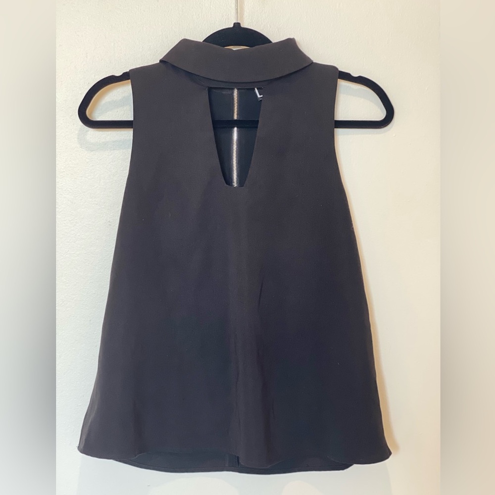 Daily Look - collared keyhole blouse